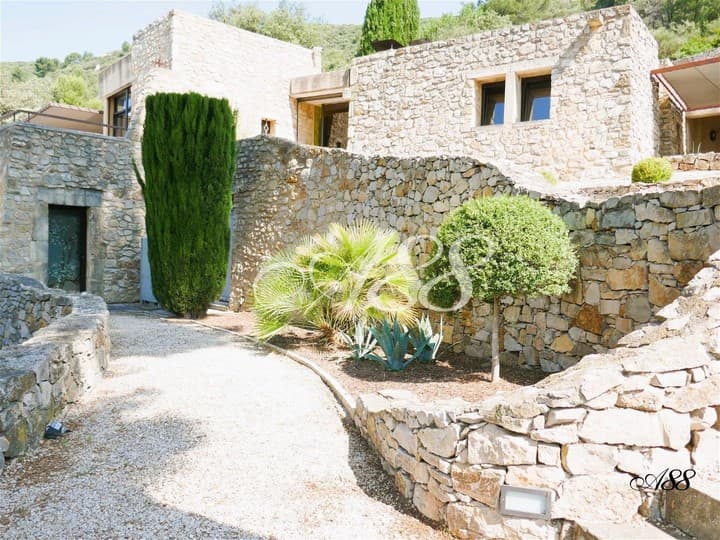 8 bedrooms house for sale in Vaucluse (84), France