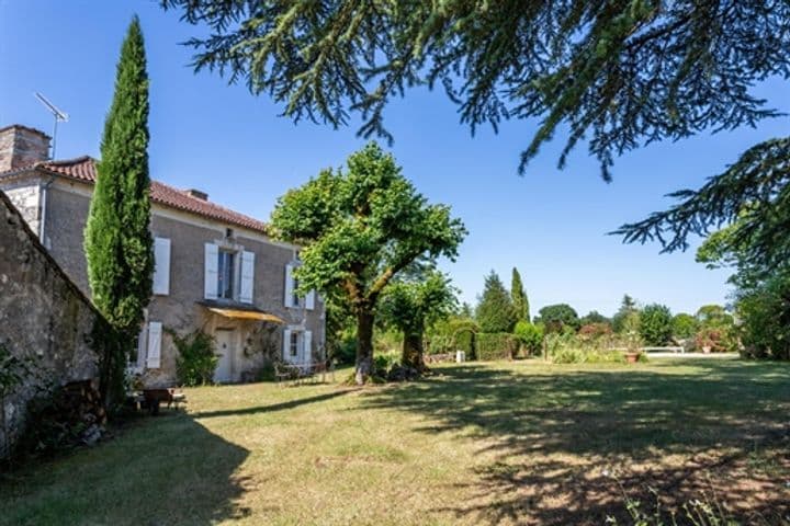 6 bedrooms house for sale in Montaigu-de-Quercy, France