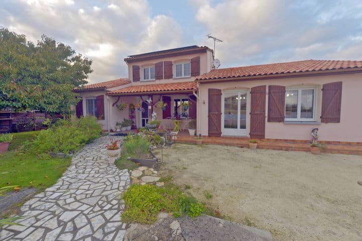 3 bedrooms house for sale in saujon, France