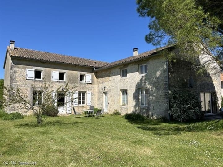 6 bedrooms house for sale in Ruffec, France