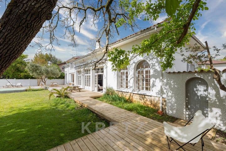 6 bedrooms house for sale in  France