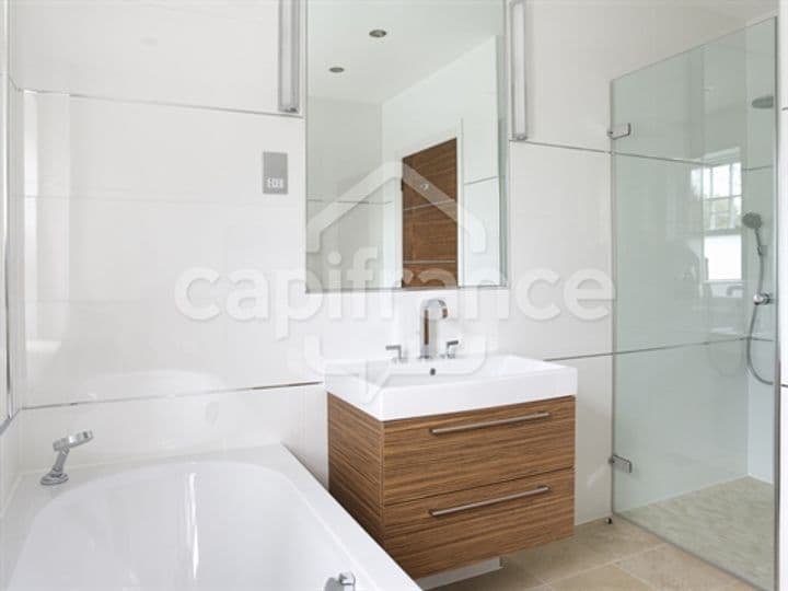 2 bedrooms apartment for sale in Chatenay-Malabry, France