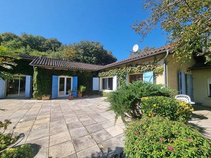 5 bedrooms house for sale in  France