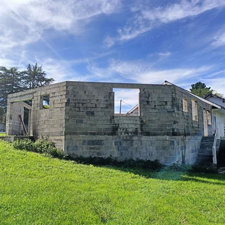 4 bedrooms house for sale in Buros, France