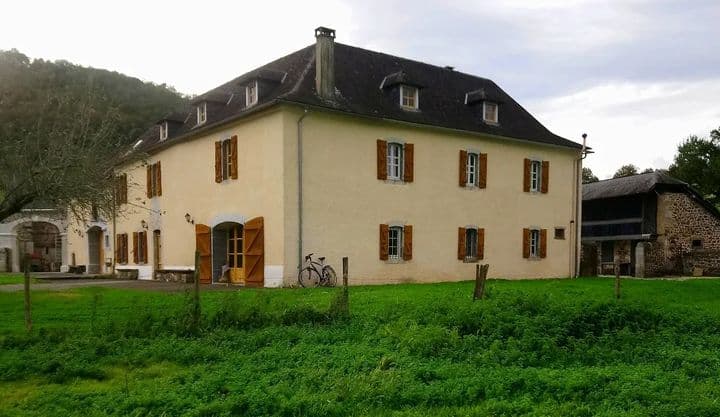 9 bedrooms house for sale in  France