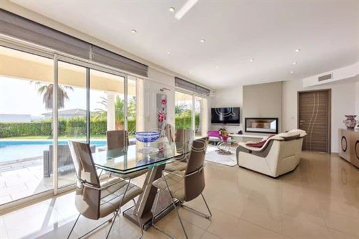 5 bedrooms house for sale in Saint-Raphael, France