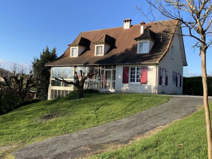 6 bedrooms house for sale in VERTEILLAC, France