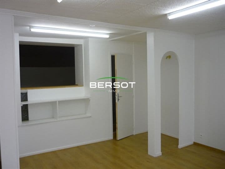 Building for sale in Baume-les-Dames, France