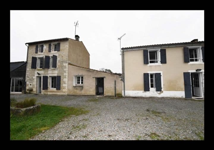 5 bedrooms house for sale in Surgeres, France