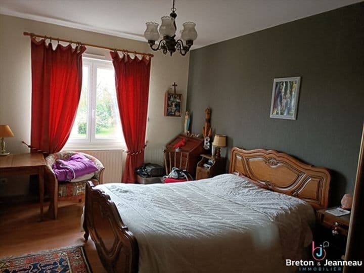 5 bedrooms house for sale in Change, France