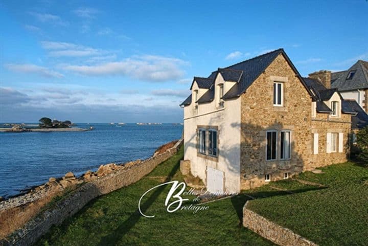 5 bedrooms house for sale in Plougrescant, France