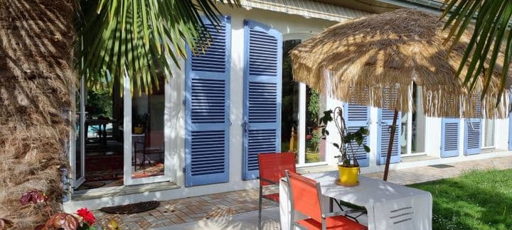 5 bedrooms house for sale in  France