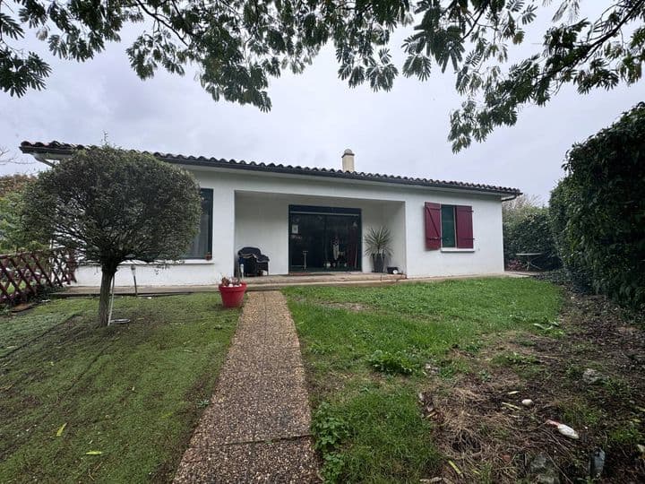 6 bedrooms house for sale in secondigny, France