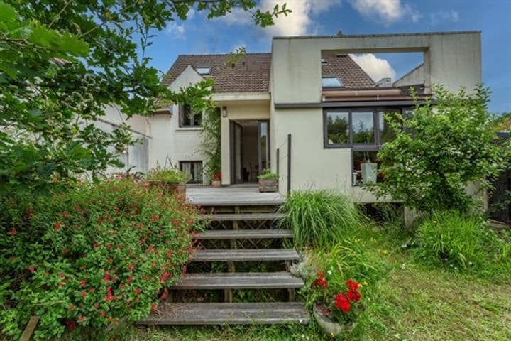 House for sale in Sainte-Genevieve-des-Bois, France