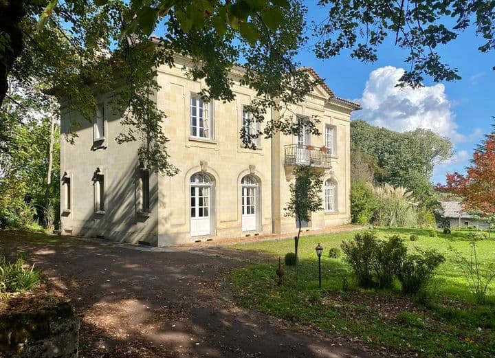 5 bedrooms house for sale in  France