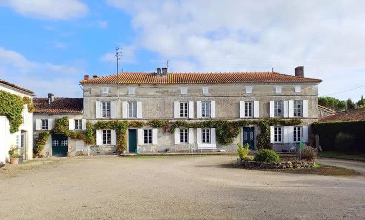 8 bedrooms house for sale in  France