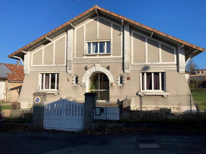 5 bedrooms house for sale in confolens, France