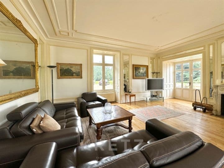 8 bedrooms other for sale in Cinq-Mars-la-Pile, France