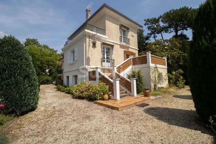 6 bedrooms house for sale in  France