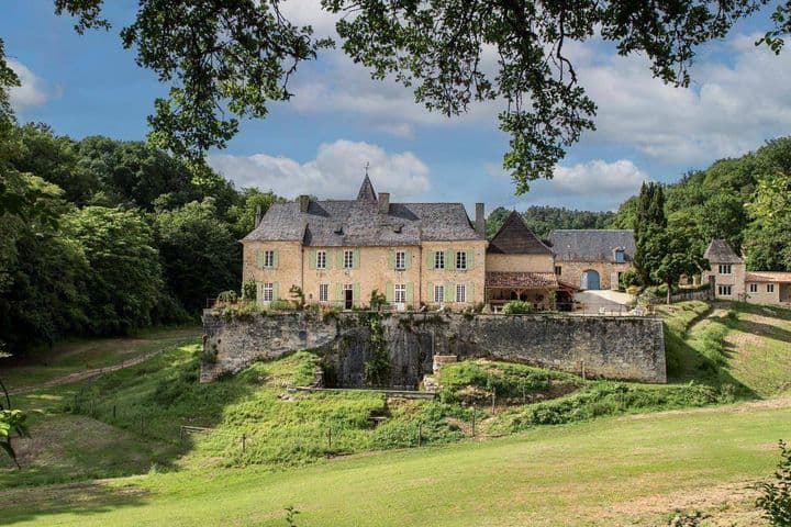 9 bedrooms house for sale in  France