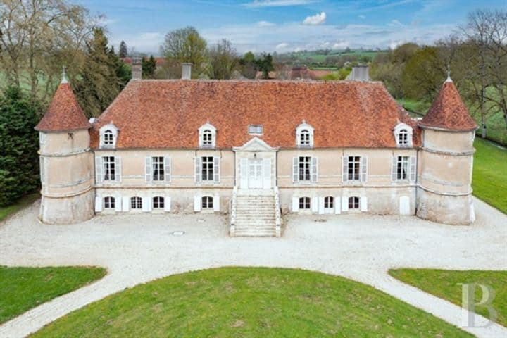 7 bedrooms house for sale in Clamecy, France