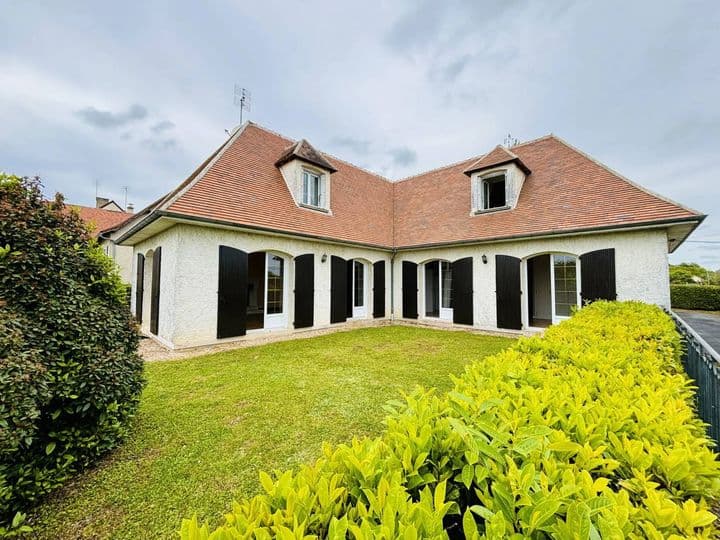 5 bedrooms house for sale in  France