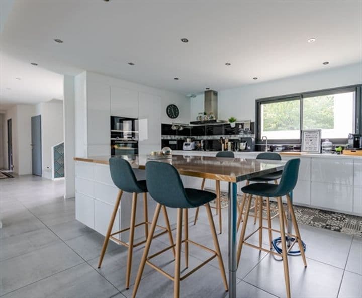 5 bedrooms house for sale in La Chapelle-sur-Erdre, France