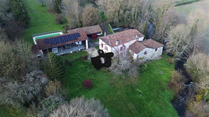 5 bedrooms house for sale in Charente (16), France