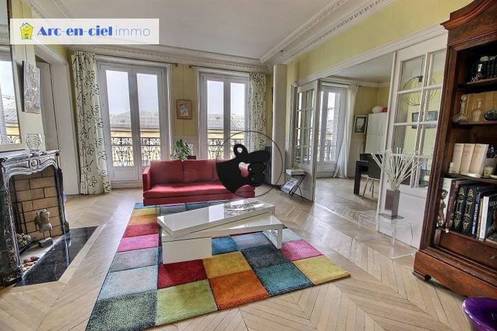 2 bedrooms house for sale in Paris (75), France