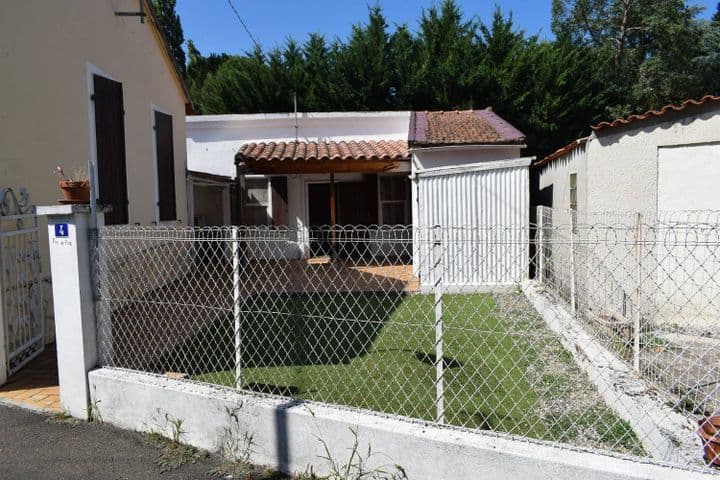 1 bedroom house for sale in QUILLAN, France