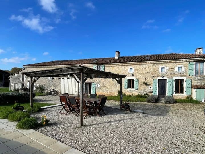 9 bedrooms house for sale in  France