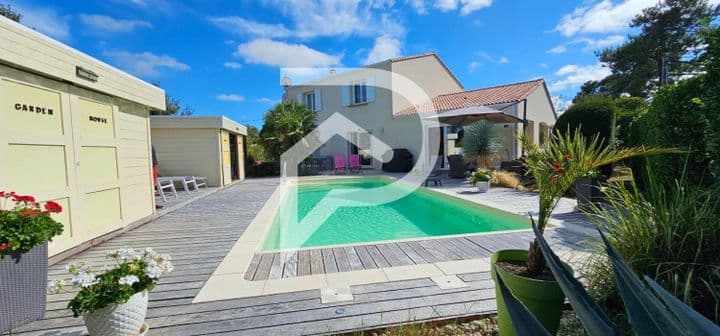 5 bedrooms house for sale in  France