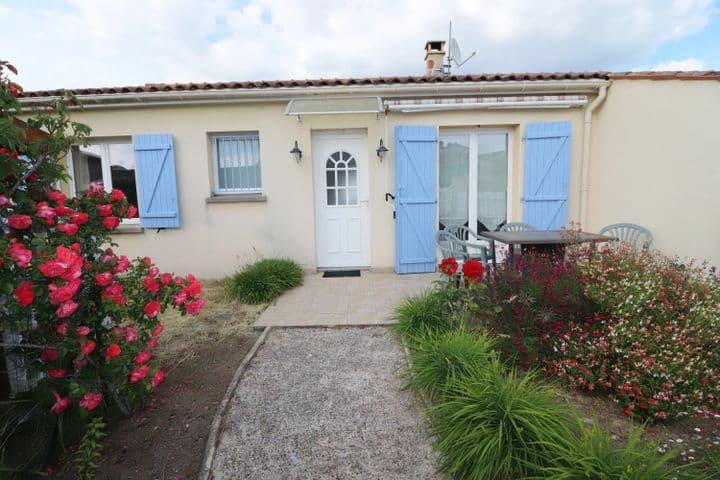 2 bedrooms house for sale in meschers sur gironde, France