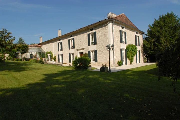 6 bedrooms house for sale in  France