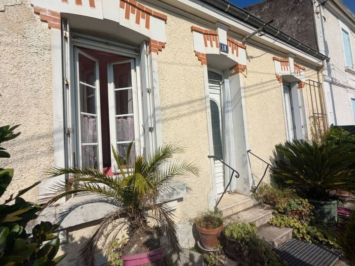 1 bedroom house for sale in saintes, France