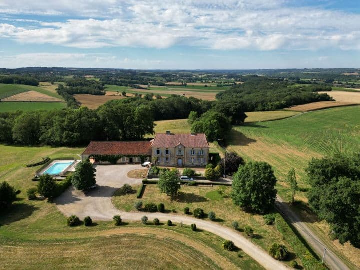 5 bedrooms house for sale in  France