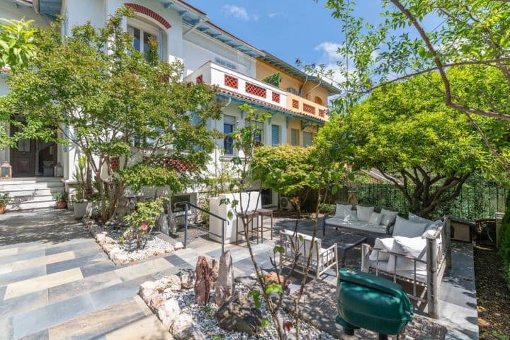 5 bedrooms house for sale in  France