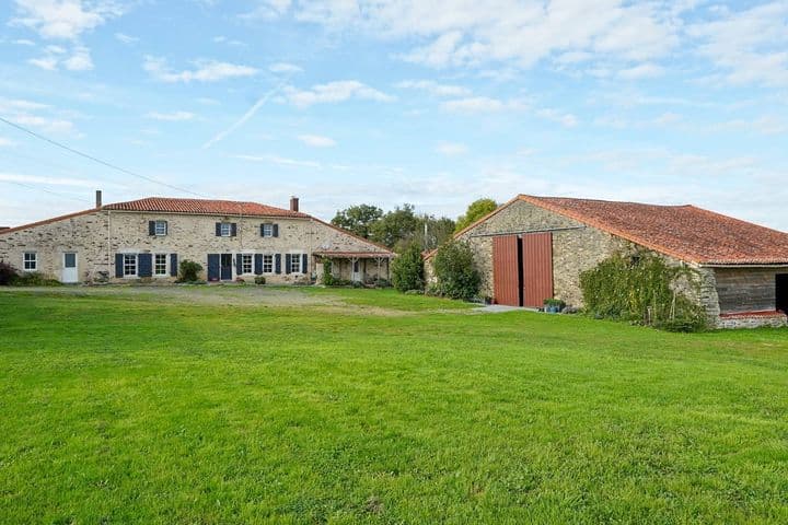 3 bedrooms house for sale in sigournais, France