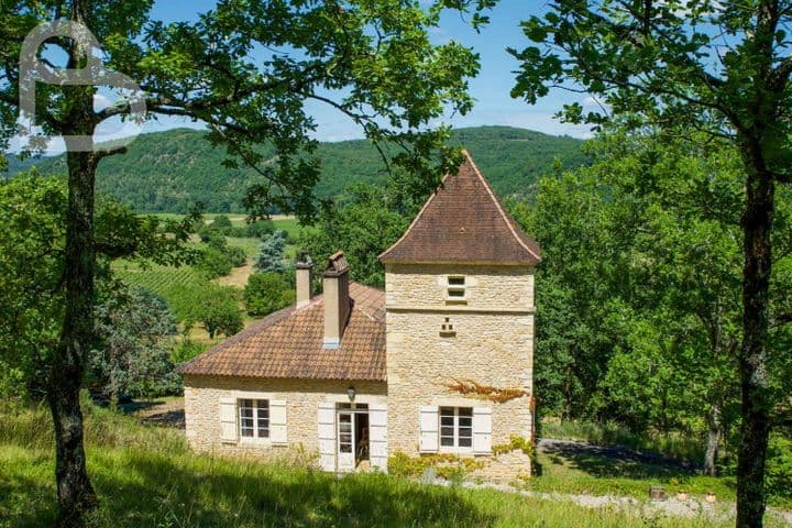 7 bedrooms house for sale in albas, France