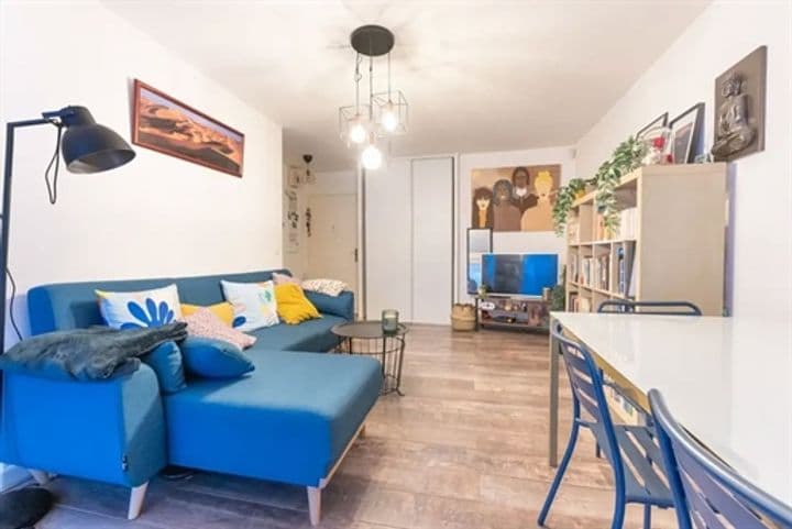 1 bedroom apartment for sale in Marseille, France