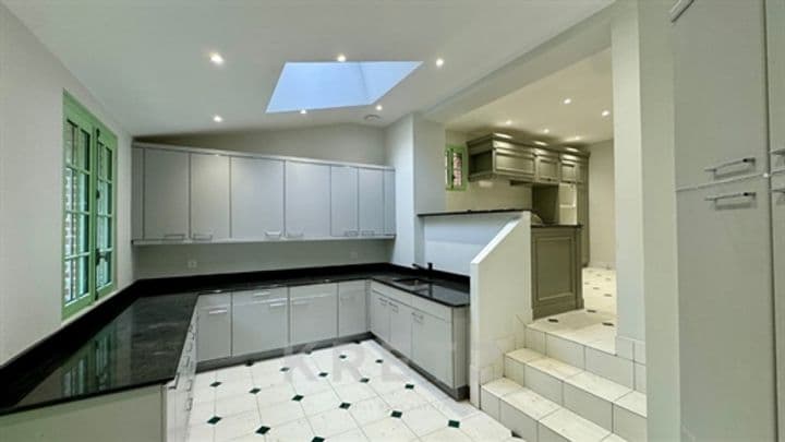 7 bedrooms house for sale in Salbris, France