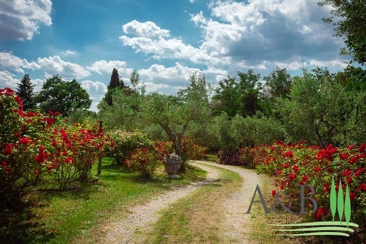 House for sale in Cortona, Italy