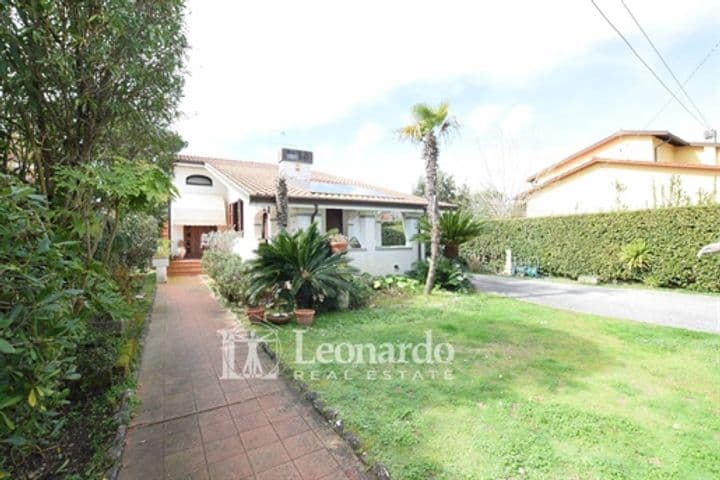 House for sale in Forte dei Marmi, Italy