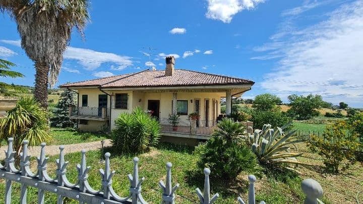 6 bedrooms house for sale in Roseto degli Abruzzi, Italy