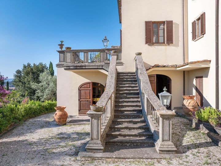 7 bedrooms house for sale in Arezzo, Italy