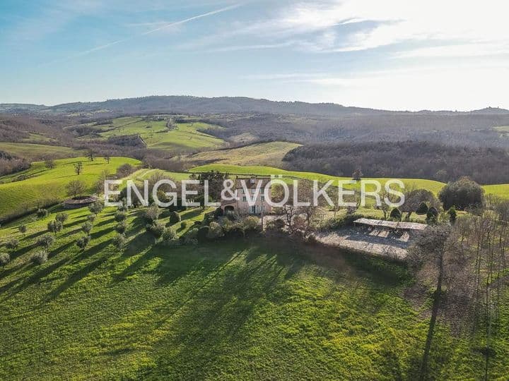 7 bedrooms house for sale in Manciano, Italy