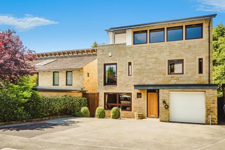 5 bedrooms house for sale in Huddersfield, United Kingdom