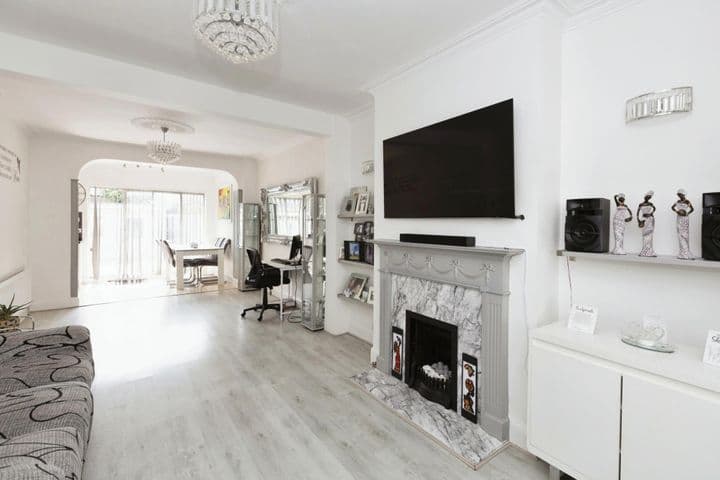 3 bedrooms house for sale in London, United Kingdom