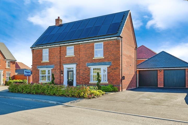 5 bedrooms house for sale in Fradley, United Kingdom