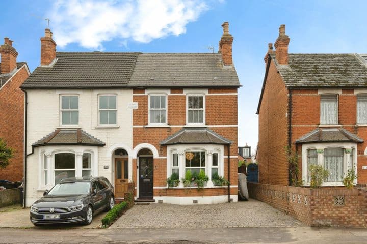 3 bedrooms house for sale in Chertsey, United Kingdom